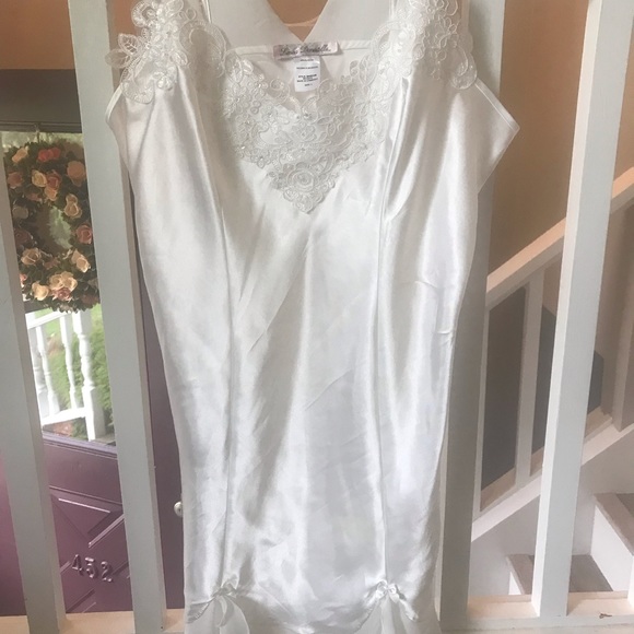 Bride Nightie and Robe - Picture 2 of 8